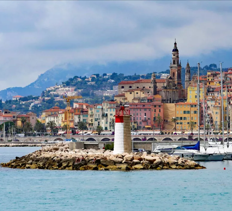 Sud de la France - min Sud France Port Village Bateaux